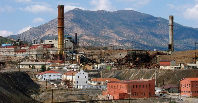 cananea-g01-p02-chimeneas-industriales-692x360