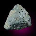 Benitoite con inclusiones de Crossite