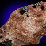 Buergerite en Light Matrix