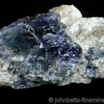 Cordierita azul profundo