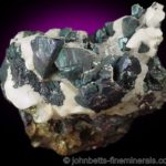 Cristales de Calcopirita Oscura