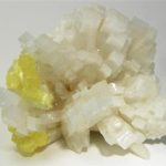 Celestina blanca con azufre