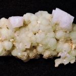 Chabasita blanca en Prehnite