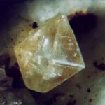 Cristal de cerusita bipiramidal