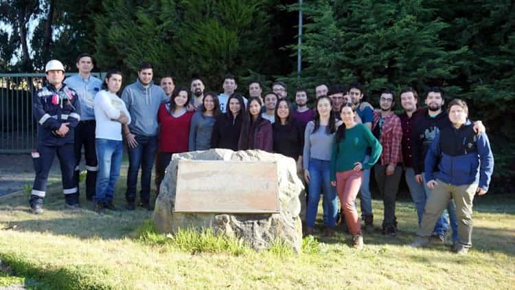 Imagen de Estudiantes de Ingeniería en Metalurgica