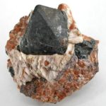 Octaedro De Franklinita Con Willemite