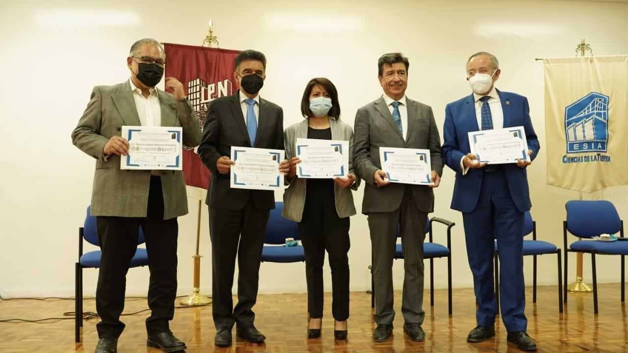 Egresados de la Escuela Superior de Ingeniería y Arquitectura (ESIA) del Instituto Politécnico Nacional (IPN)