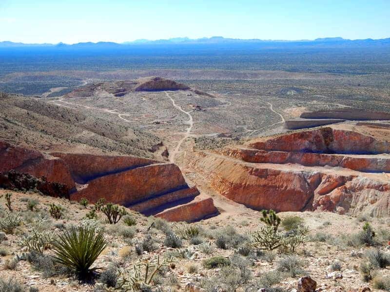 Mina Castle Mountain . Minería en Línea