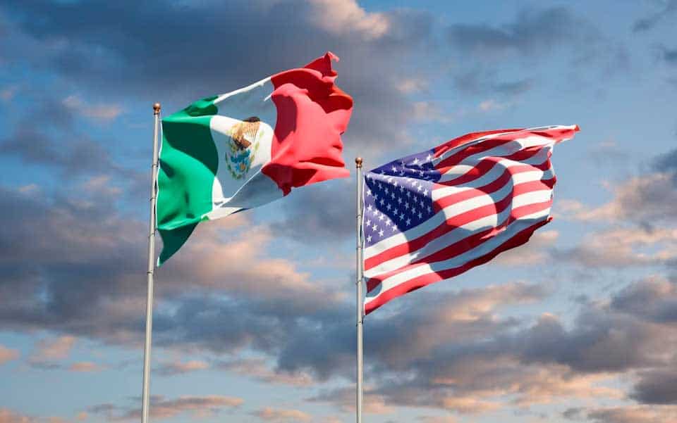 Banderas de Estados Unidos y México