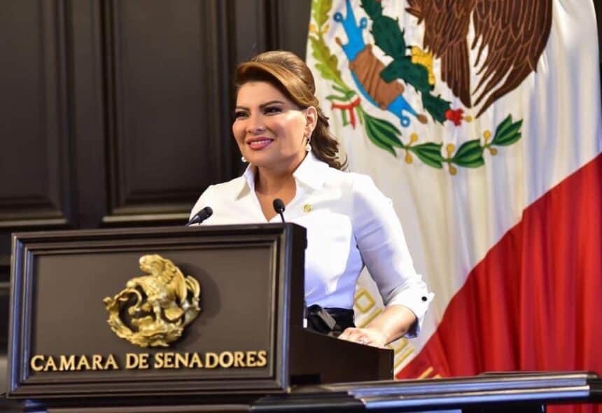 Lorenia Valles